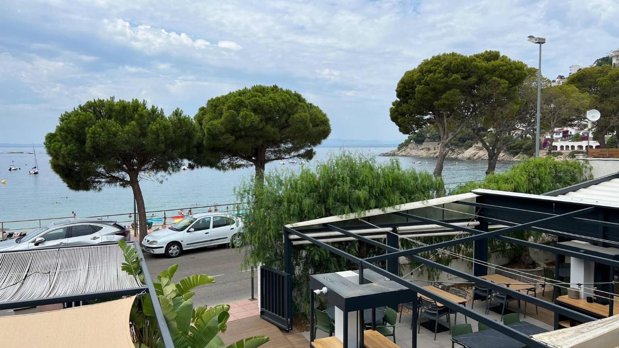 Precioso Apartamento Moderno En Primera Linea Del Mar Av-11 Roses Exterior photo